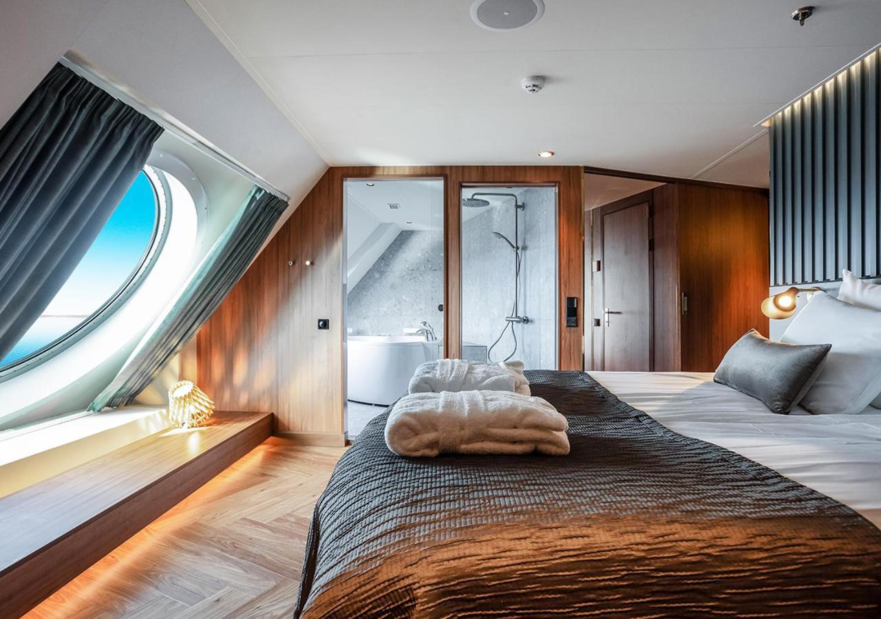 Viking Line Ferry Viking Glory - One-Way Journey From Stockholm To Turku Hotel Bagian luar foto